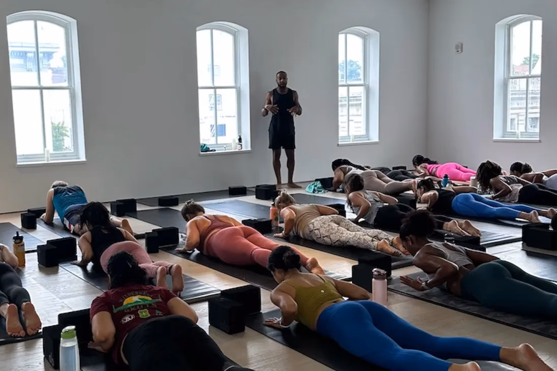 Does Alo do yoga classes?