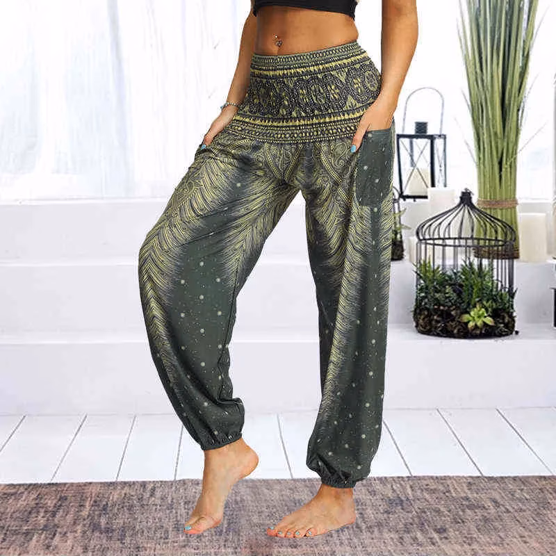 Can I wear baggy pants to yoga?