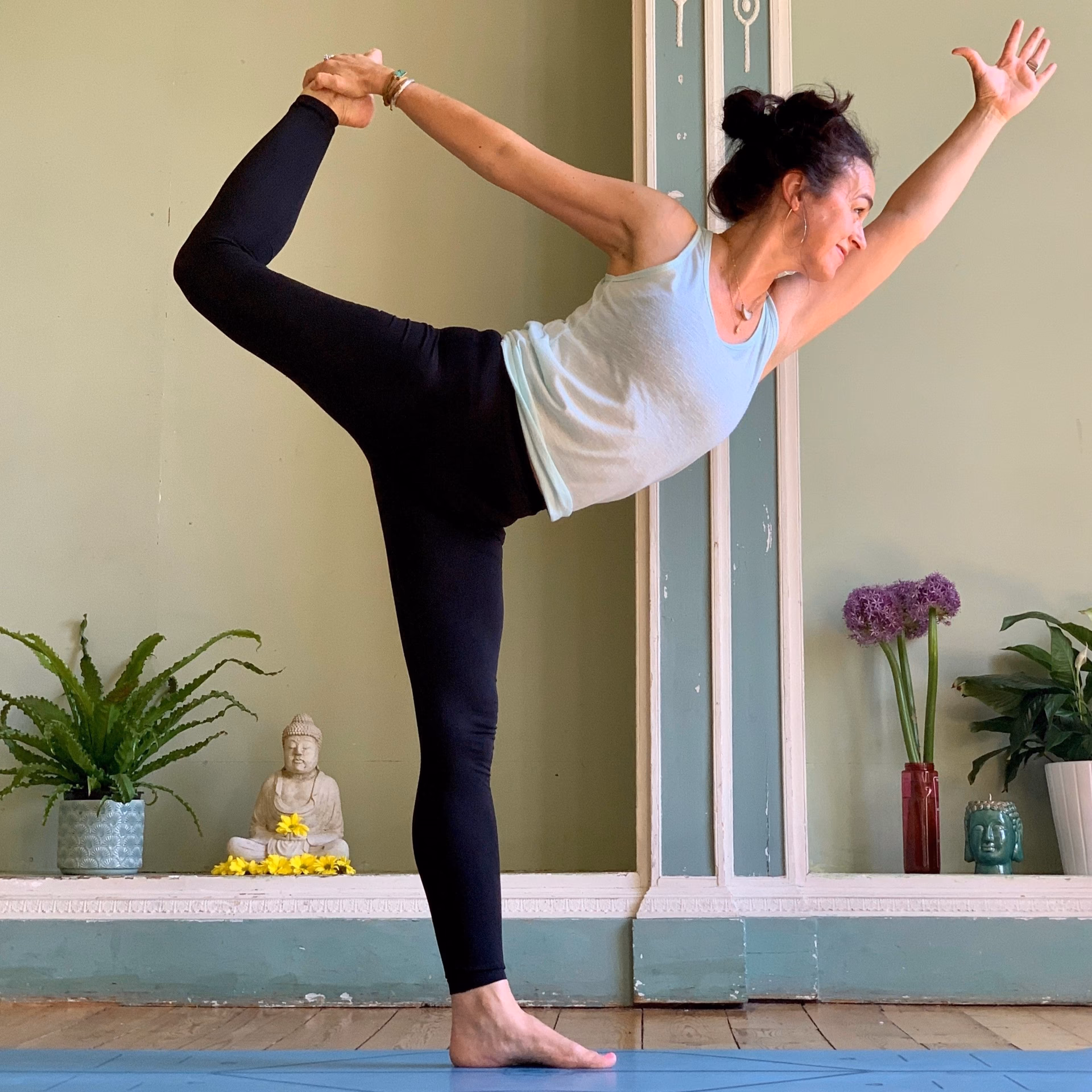 What are the benefits of balancing table yoga?