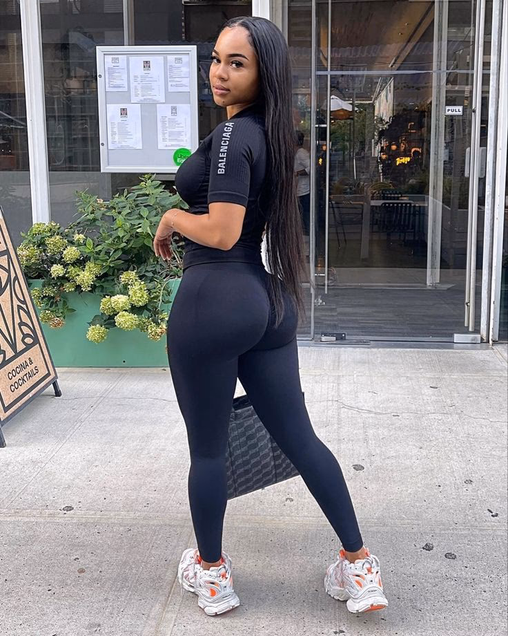 Do women wear yoga pants to attract men?