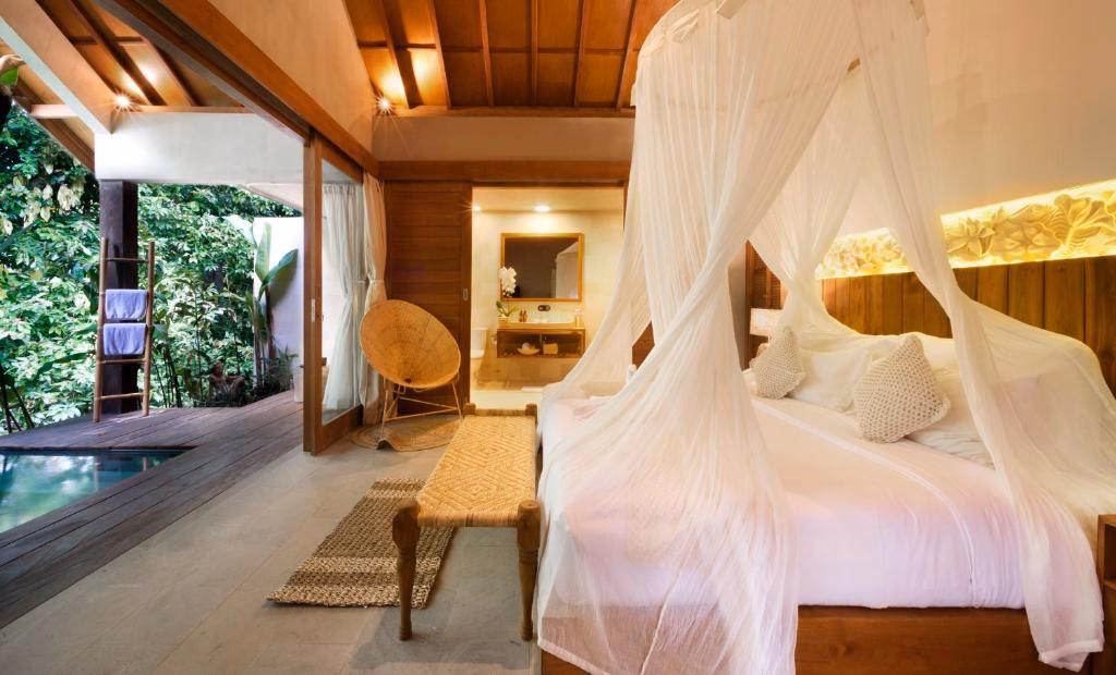 Can foreigners own hotels in Bali?