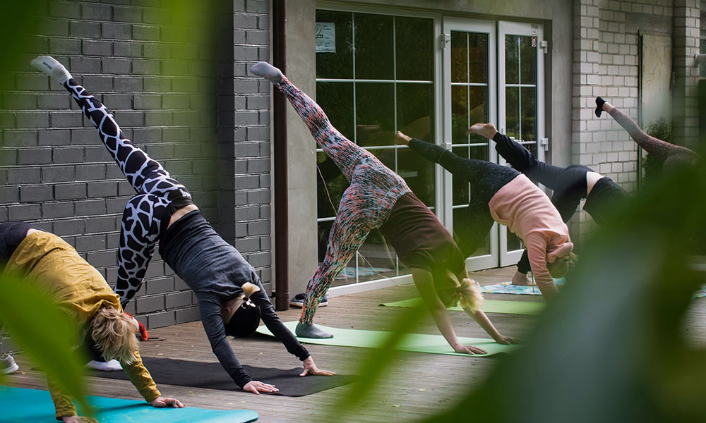 How much do yoga make?