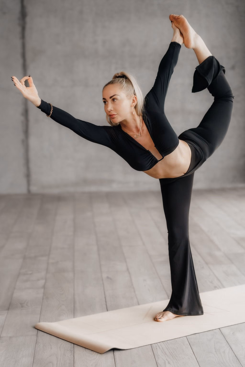 What is the disadvantage of hot yoga?