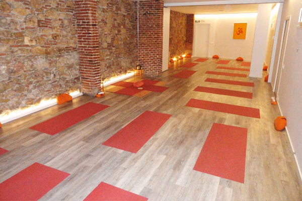 ¿Cuánto cobran los profesores de yoga en Barcelona?