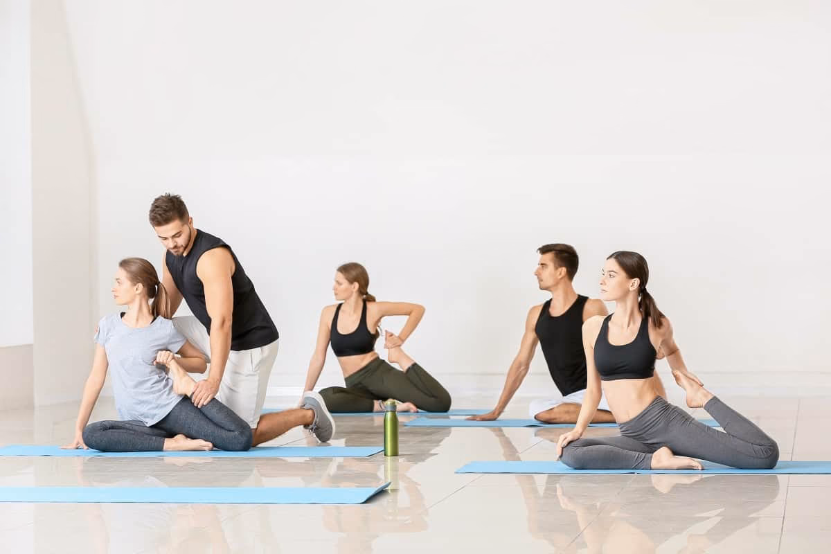 What does a LA fitness manager do?