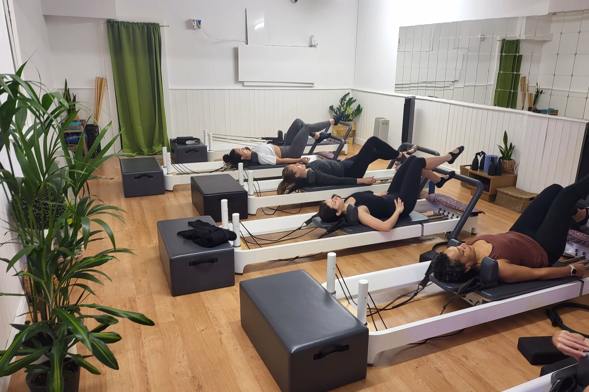 What is the difference between Pilates and Pilates flow?