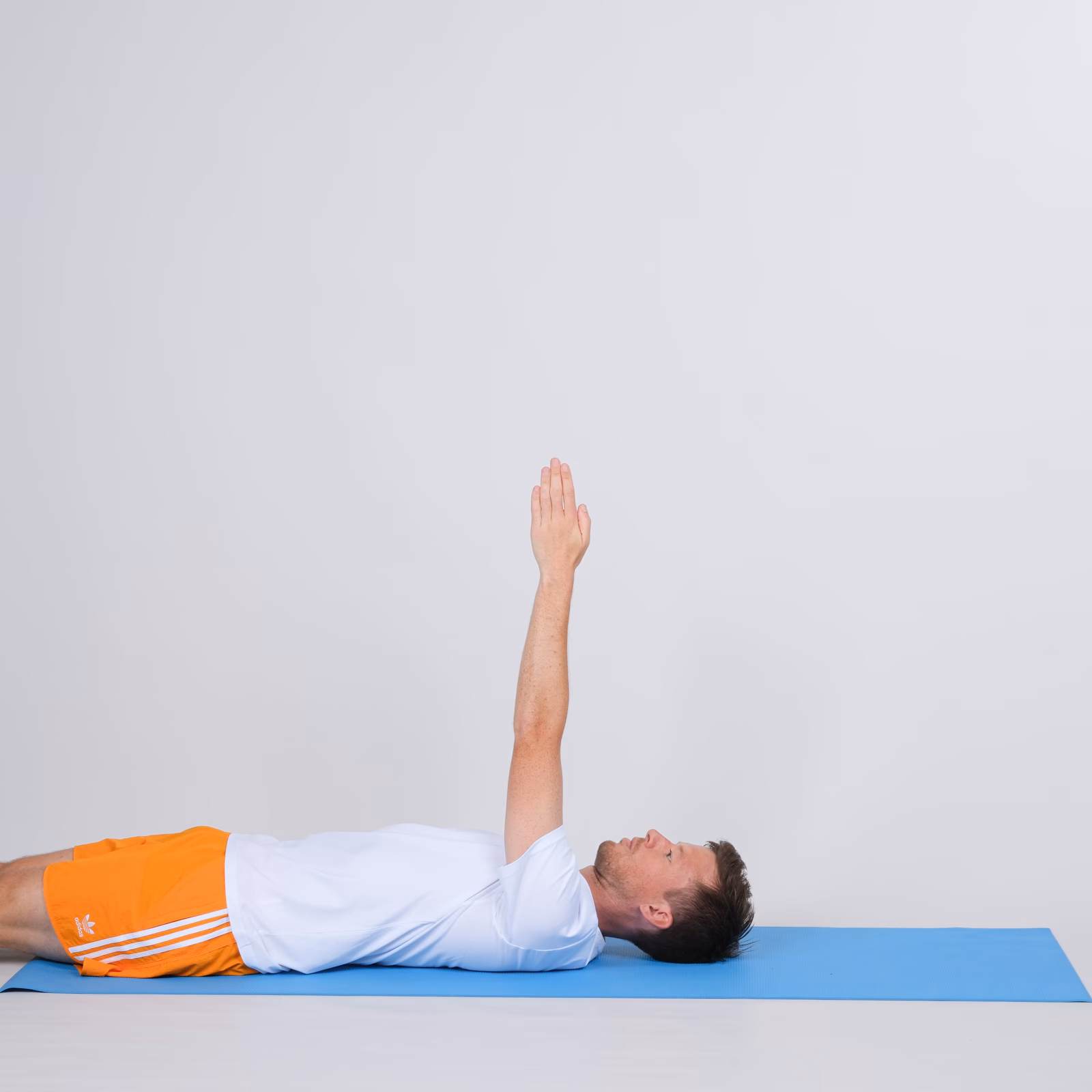 Kan en kiropraktor ordne en frossen skulder?