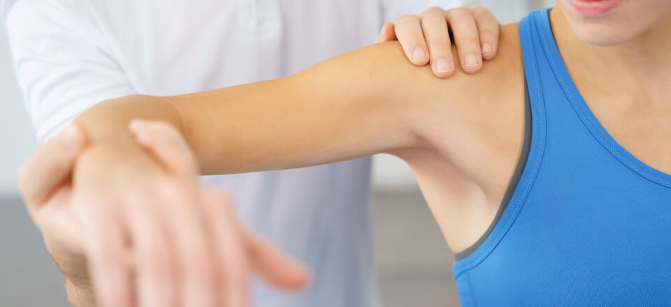 Kan varme hjælpe på en frossen skulder?