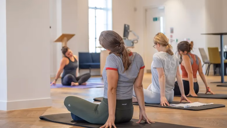 Is UCL or KCL harder to get into?