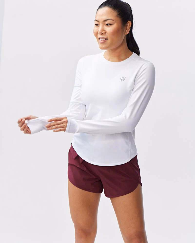 Is it good to wear long sleeves when working out?