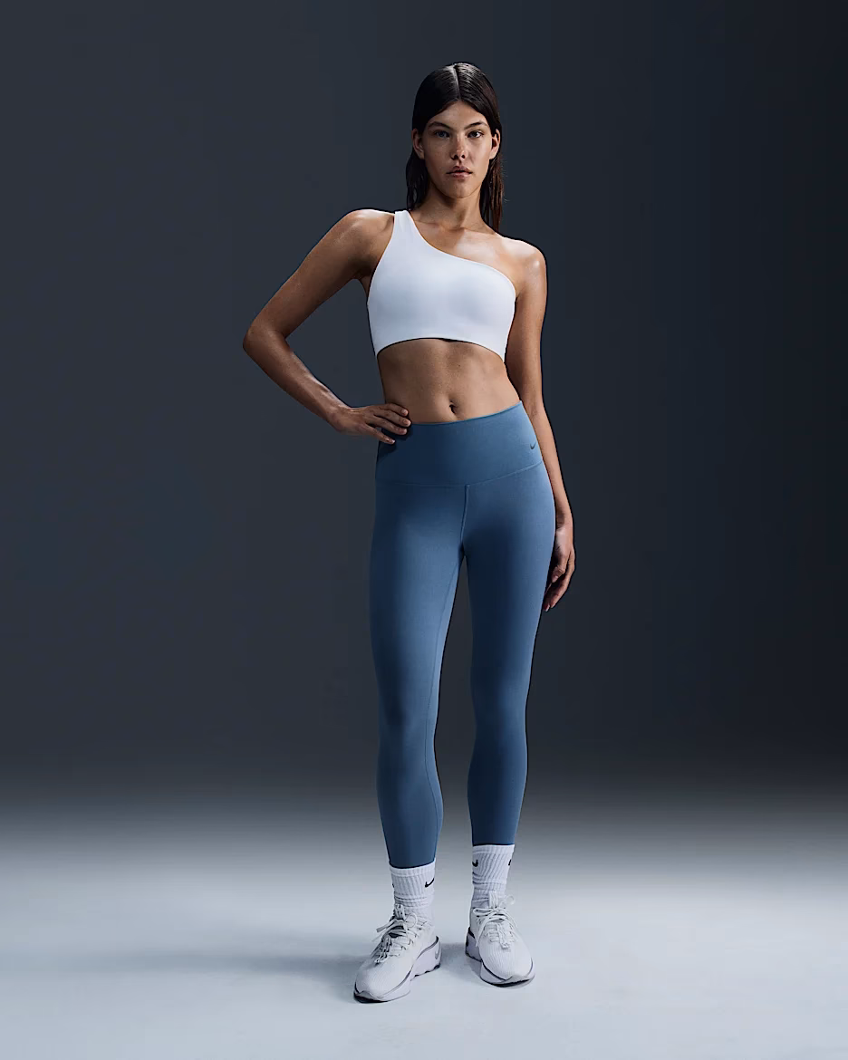 What is the difference between Nike tights and leggings?