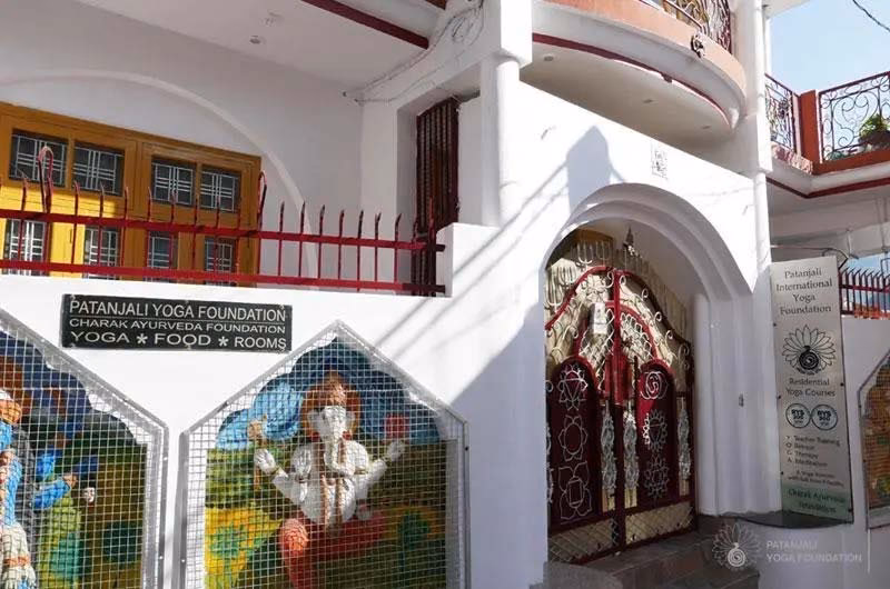 How much does Patanjali yoga course cost?