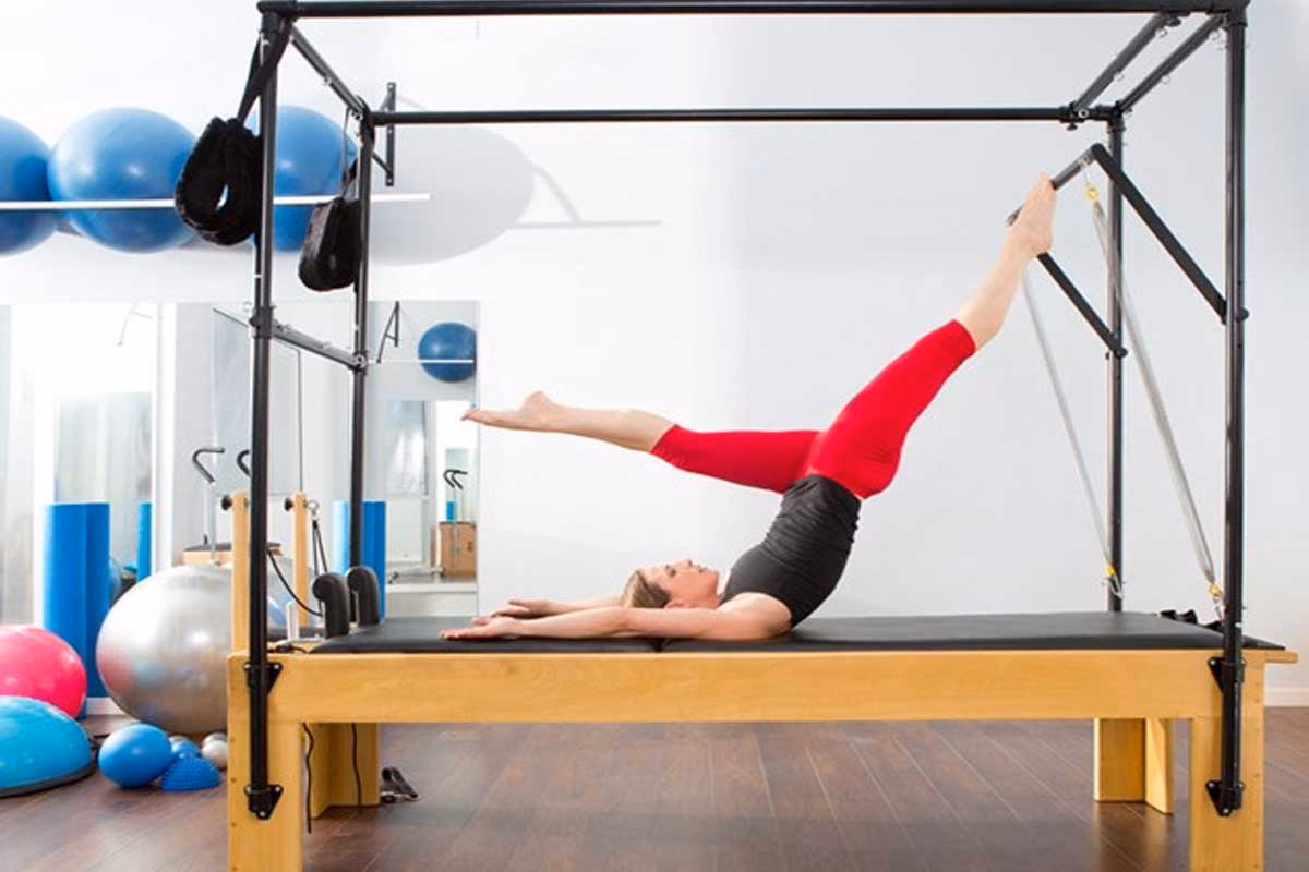 Qual a diferença entre pilates solo e pilates com aparelhos?