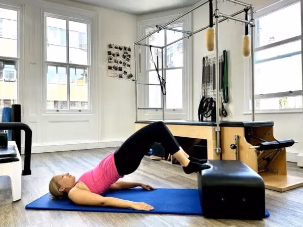 What muscles do Pilates leg lifts work?