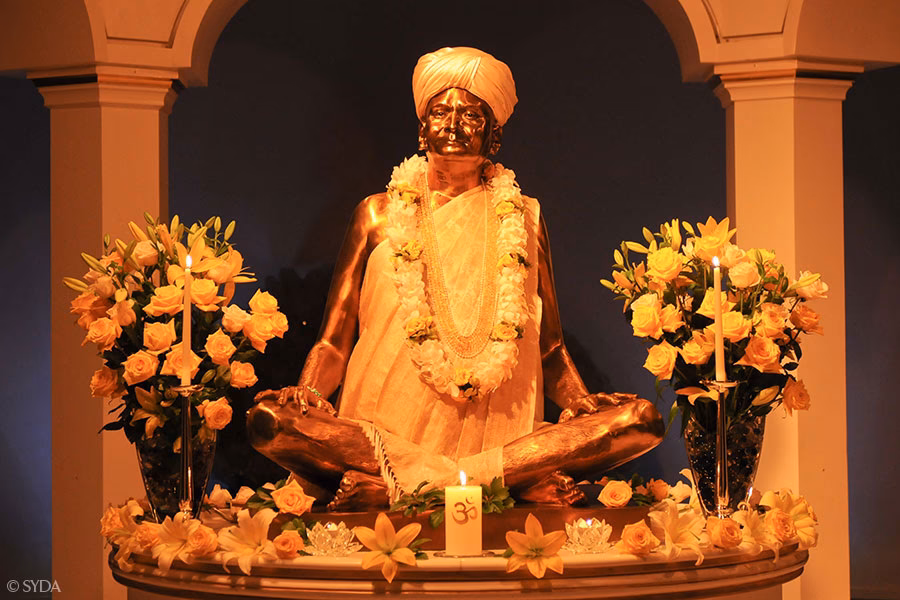 What religion is Siddha Yoga?