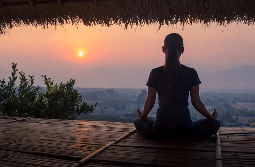 What are the rules of a silent retreat?
