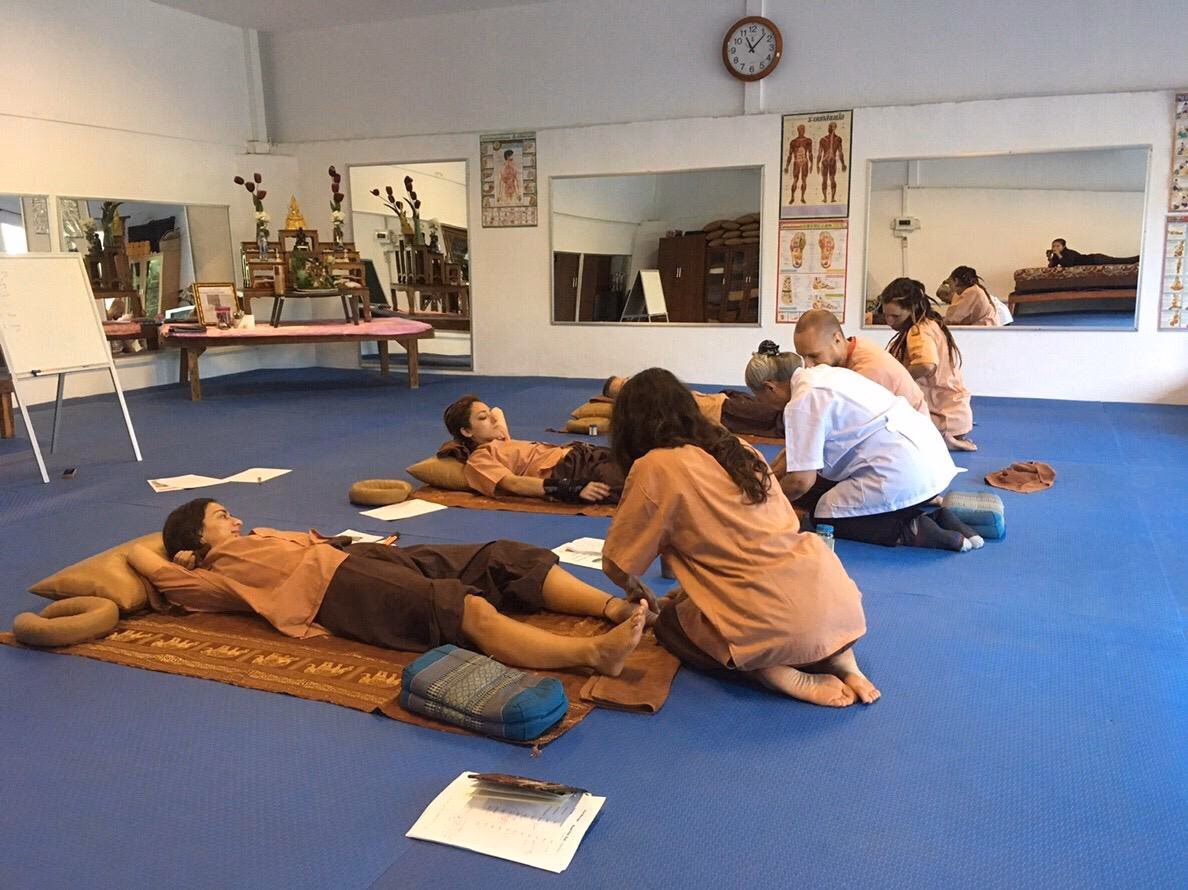How much does it cost to learn Thai massage in Thailand?