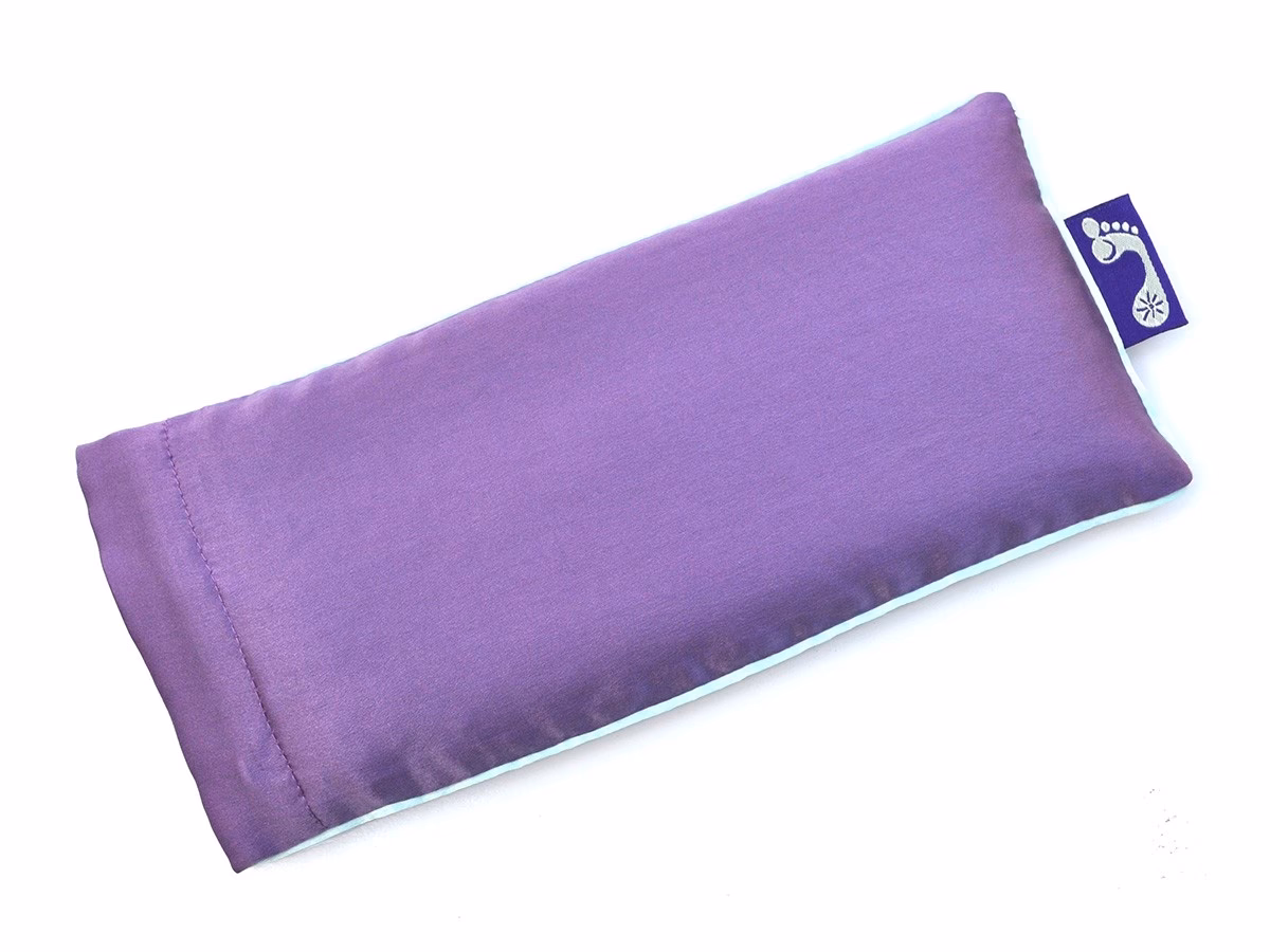 What are the benefits of weighted eye pillow?