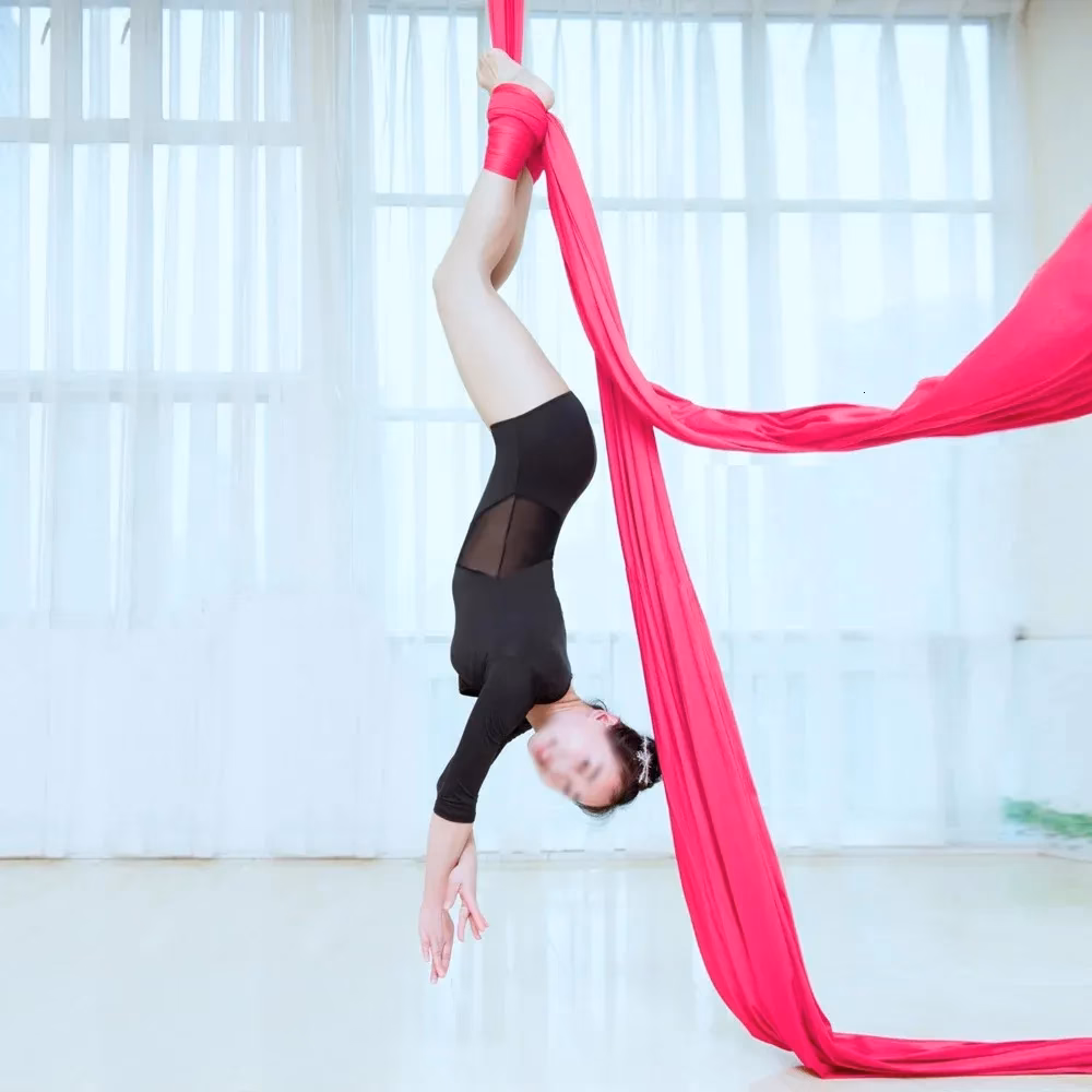 What is the difference between a hammock and aerial silk?