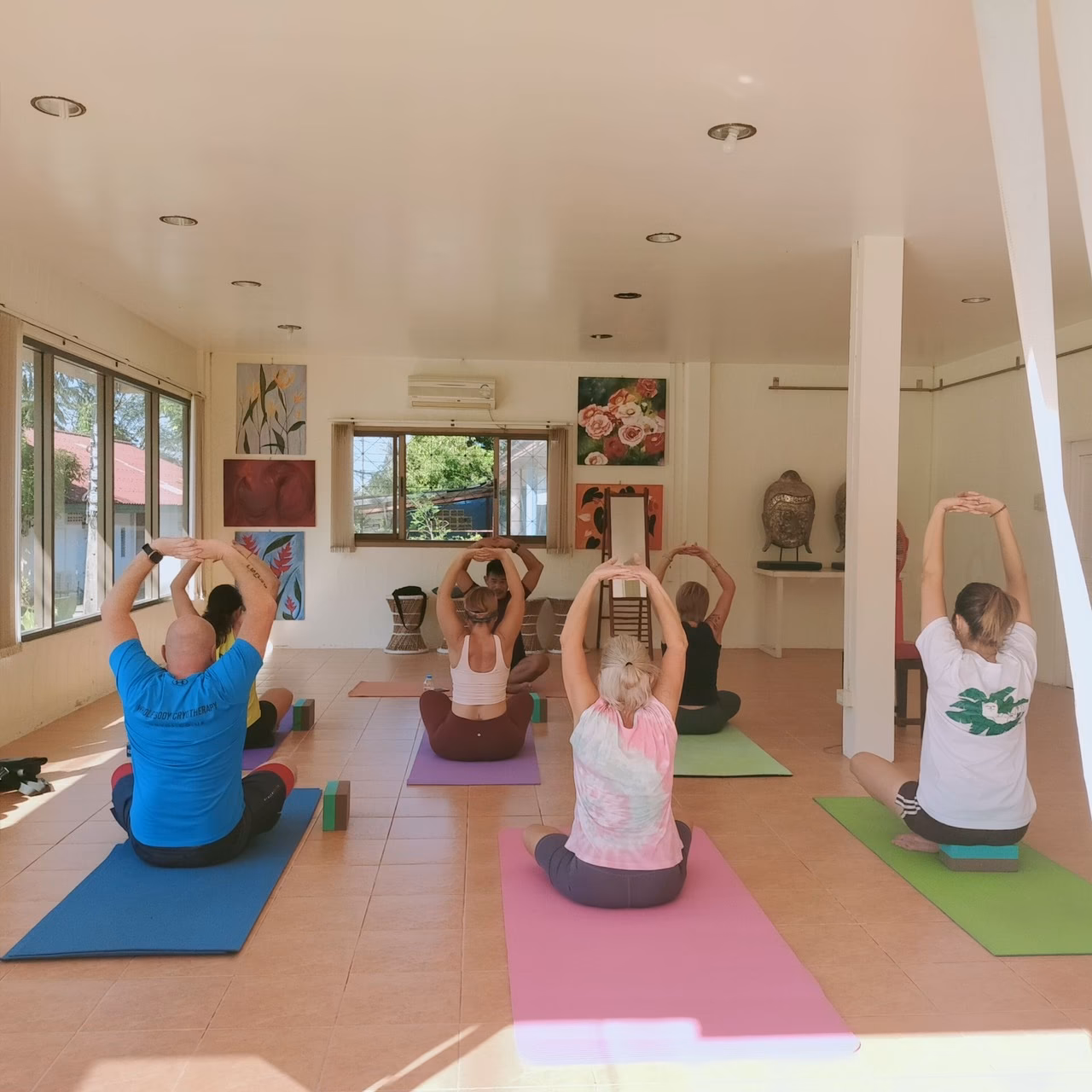 How many tourists died at Khao Lak?