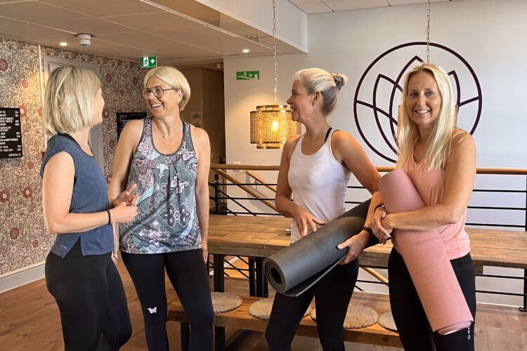 Hur många dagar i veckan bör en nybörjare göra yoga?