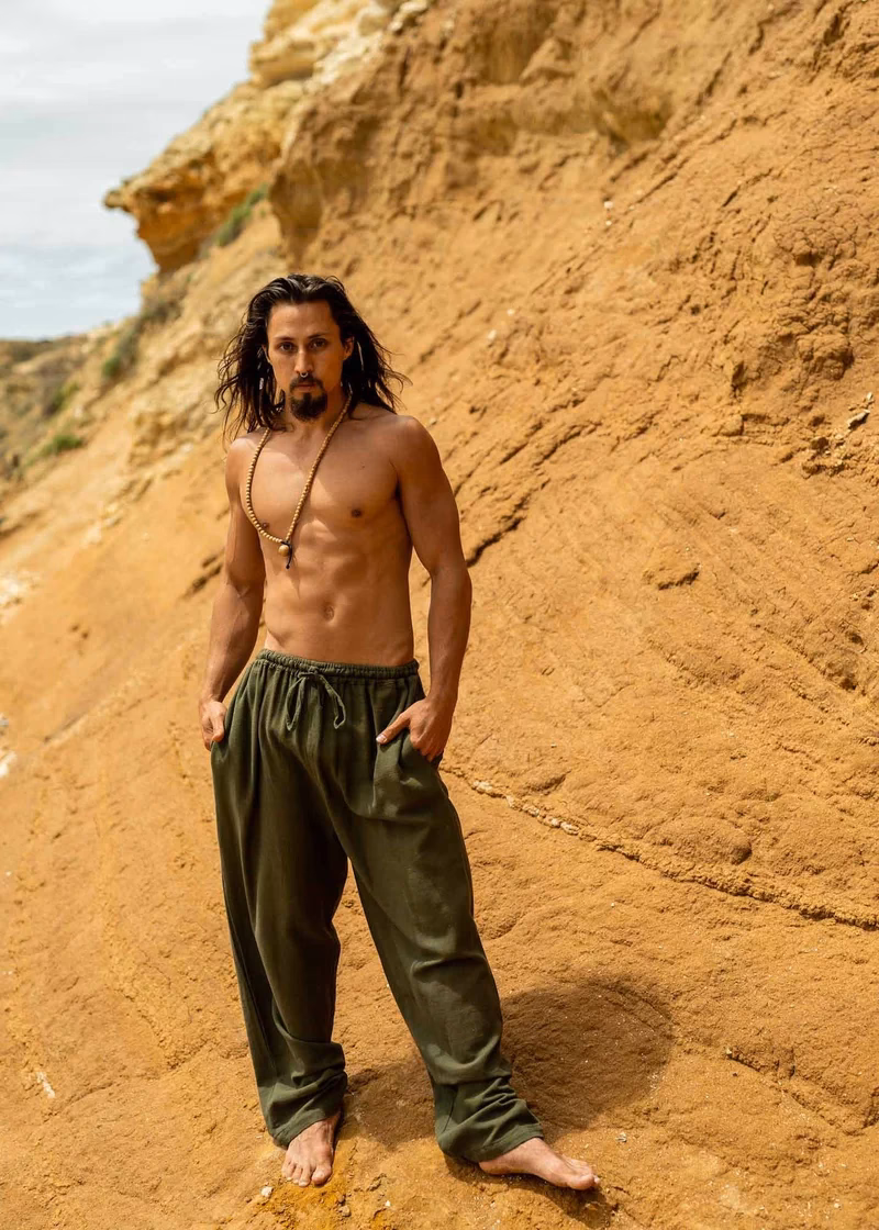 What do Indian yogis wear?